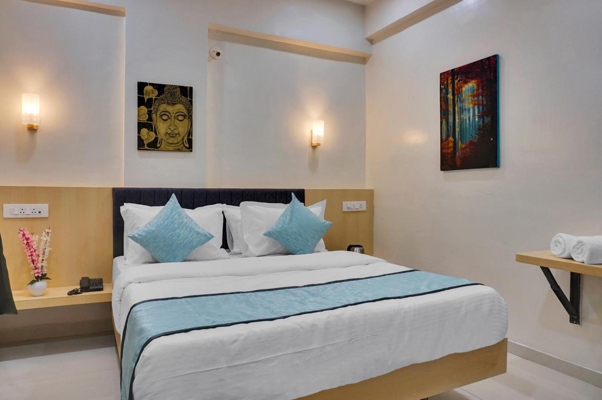 Urban Hometel Pune Extérieur photo