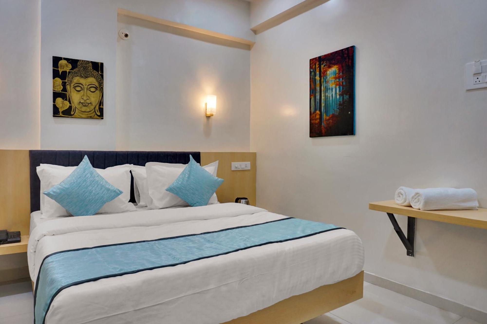 Urban Hometel Pune Extérieur photo